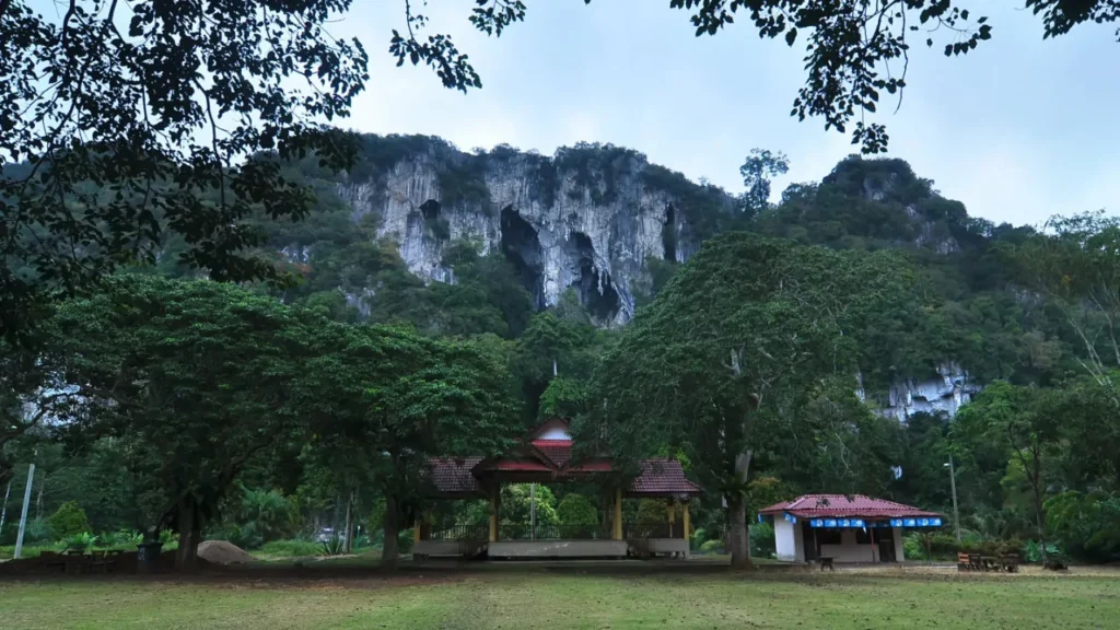 Gunung Senyum