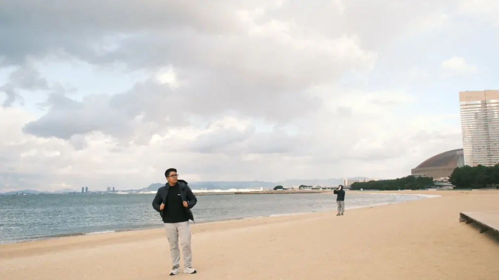 Momochi Seaside Park